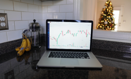 Fundamental vs technical vs on-chain analysis: How crypto experts predict prices