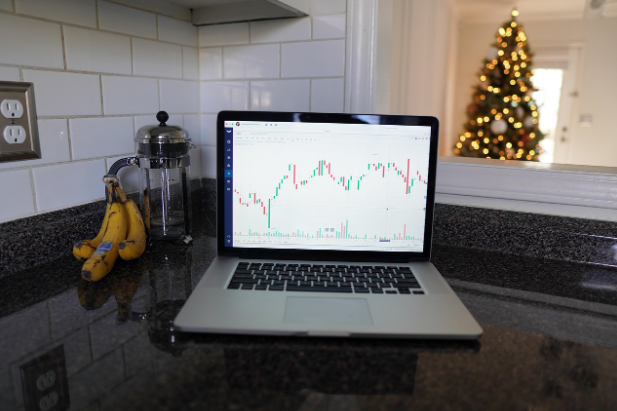 Fundamental vs technical vs on-chain analysis: How crypto experts predict prices