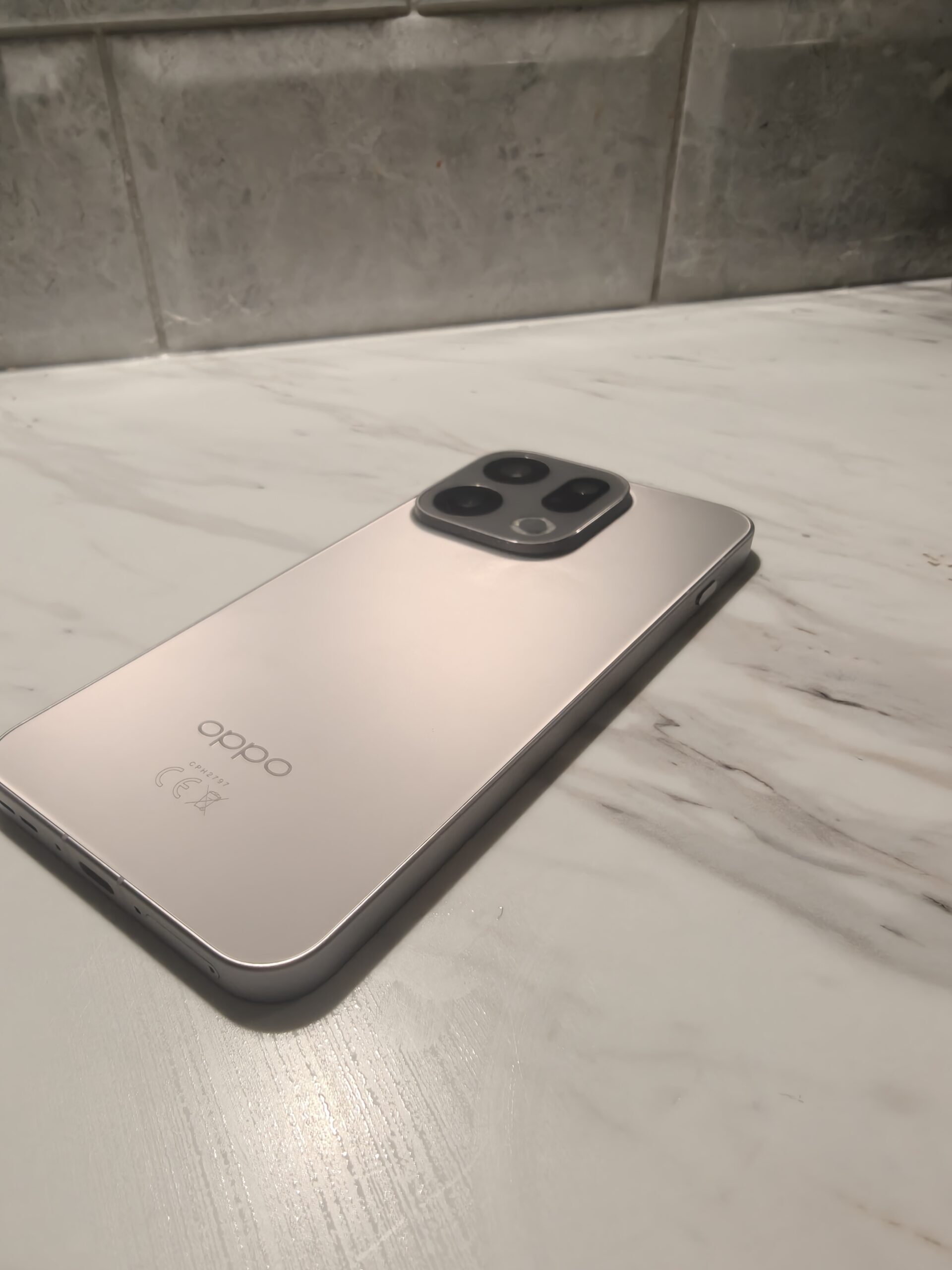 Oppo Find X9 Review - Can They Improve on the Find X8? - What Gadget
