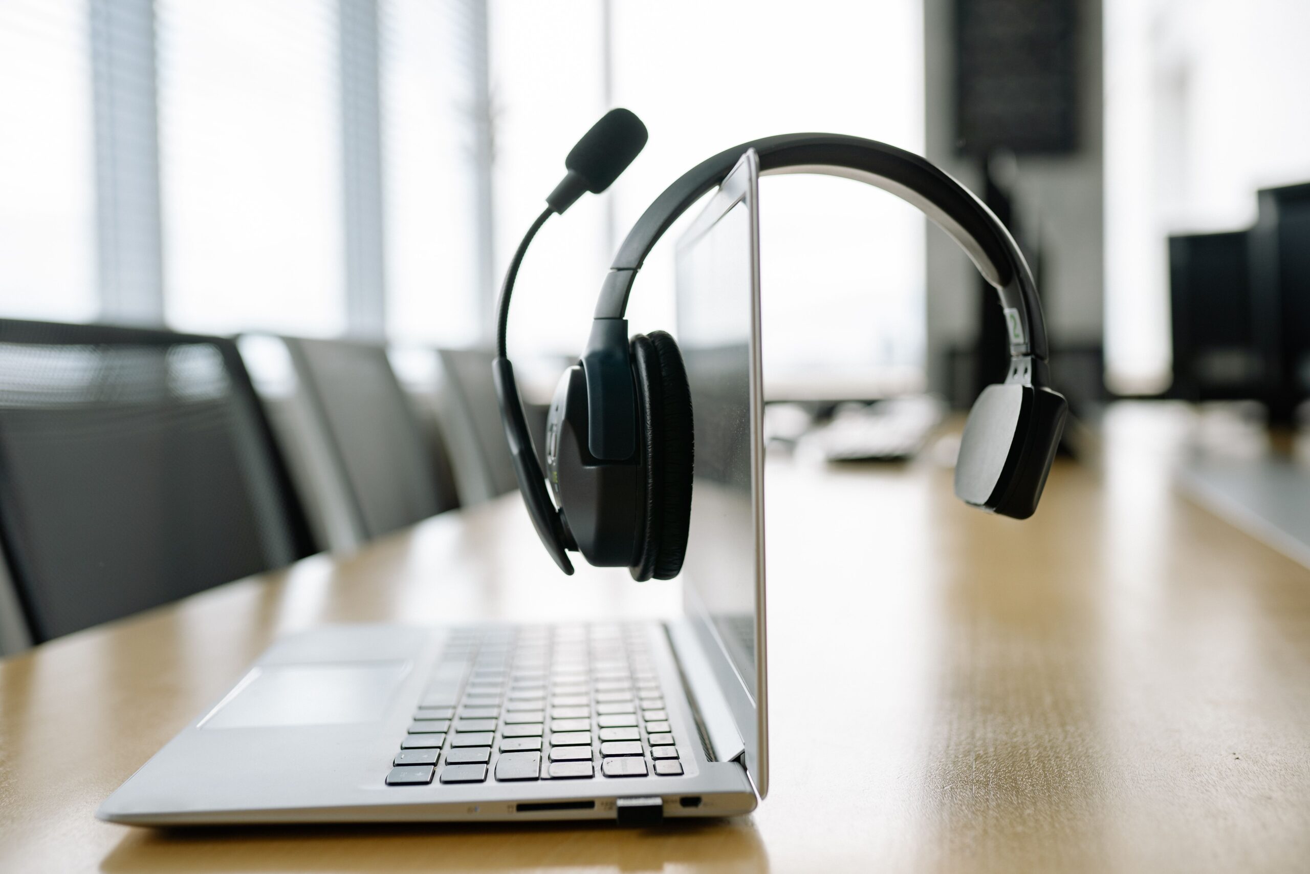 Top 4 VoIP Providers With AI Features For Your Business - What Gadget